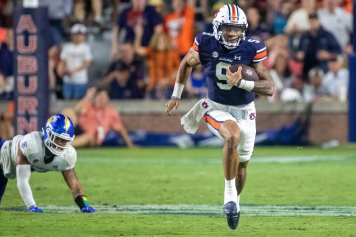 Auburn Tigers quarterback Robby Ashford (9) runs for big yardage and a first down during the San Jose State vs Auburn game on Saturday, Sept. 10, 2022.